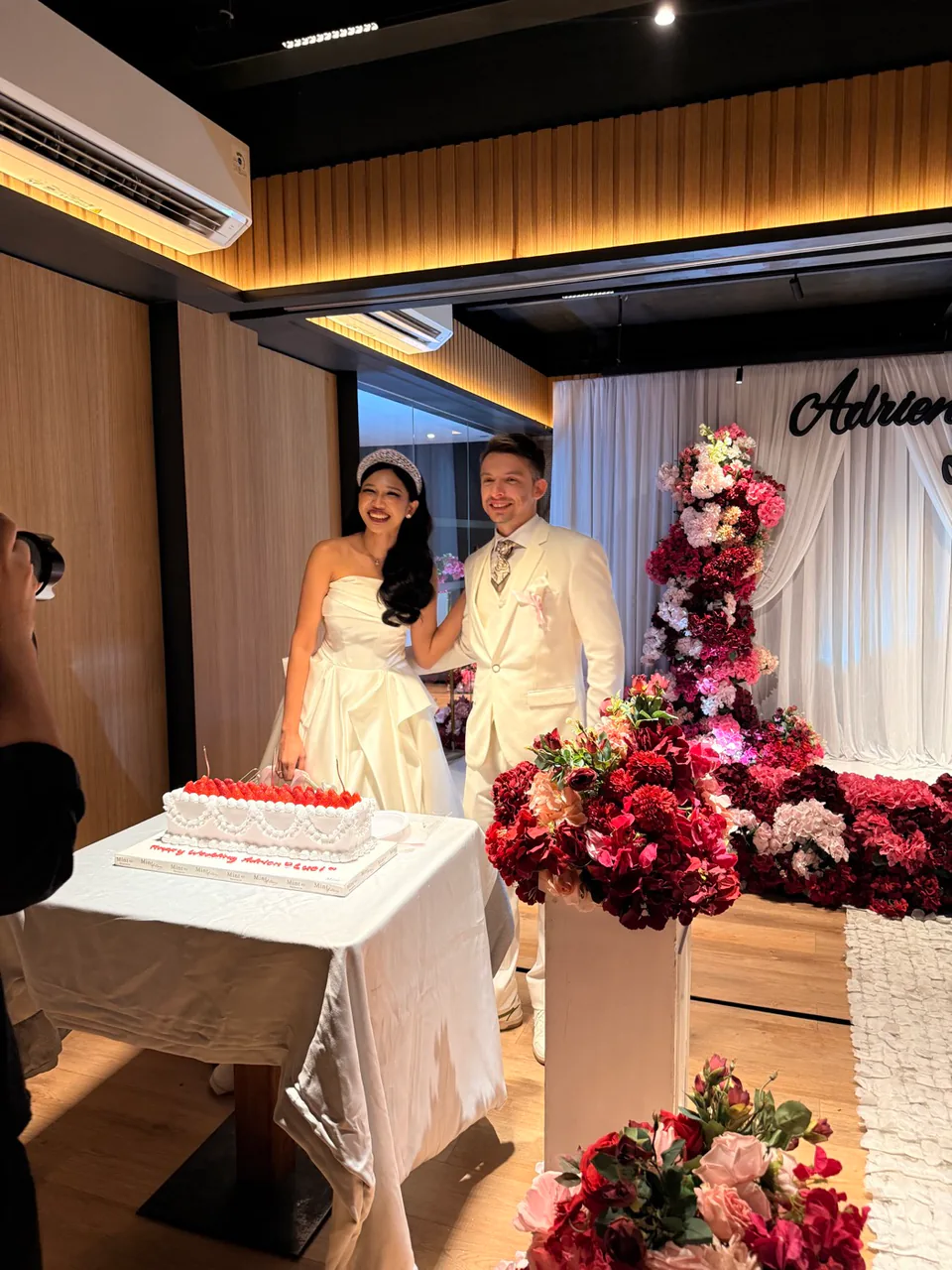Luci et Adrien souriant pendant leur réception