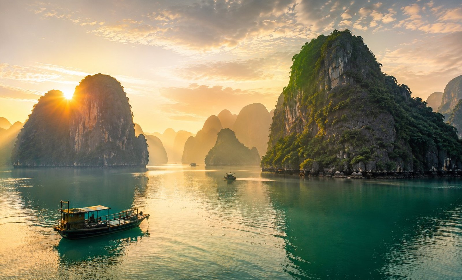 Baie et montagnes au Vietnam